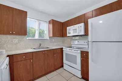 2721 SE 12th Pl #206, Homestead, FL 33035 - Photo 11