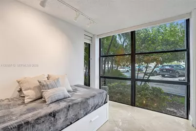 1000 Parkview Dr #104, Hallandale Beach, FL 33009 - Photo 25