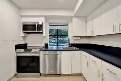 1000 Parkview Dr #104, Hallandale Beach, FL 33009 - Photo 33
