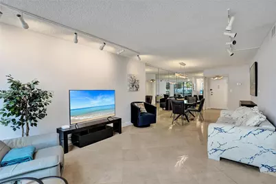 1000 Parkview Dr #104, Hallandale Beach, FL 33009 - Photo 19