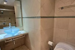 900 NE 195th St, Miami, FL 33179 - Photo 37
