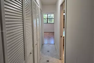 900 NE 195th St, Miami, FL 33179 - Photo 33