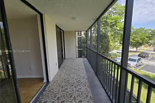 900 NE 195th St, Miami, FL 33179 - Photo 49