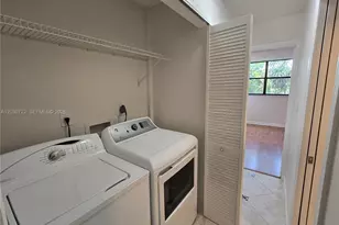 900 NE 195th St, Miami, FL 33179 - Photo 43