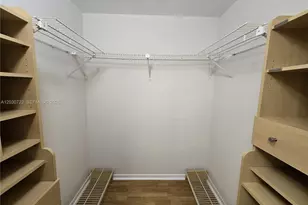 900 NE 195th St, Miami, FL 33179 - Photo 31
