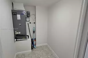 900 NE 195th St, Miami, FL 33179 - Photo 17