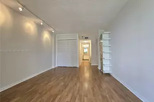 900 NE 195th St, Miami, FL 33179 - Photo 21