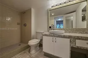 900 NE 195th St, Miami, FL 33179 - Photo 25