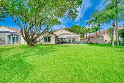 1901 NW 180th Way, Pembroke Pines, FL 33029 - Photo 21
