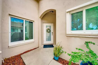 1901 NW 180th Way, Pembroke Pines, FL 33029 - Photo 5