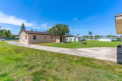 378 SW 6th St, Florida City, FL 33034 - Photo 7