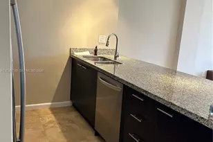 600 NE 36th St, Miami, FL 33137 - Photo 11