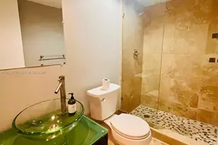 600 NE 36th St, Miami, FL 33137 - Photo 11