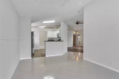 10627 NW 7th St, Pembroke Pines, FL 33026 - Photo 19