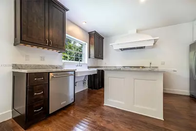 8942 Carlyle Ave, Surfside, FL 33154 - Photo 23