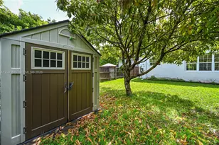 8942 Carlyle Ave, Surfside, FL 33154 - Photo 13