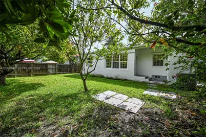 8942 Carlyle Ave, Surfside, FL 33154 - Photo 11