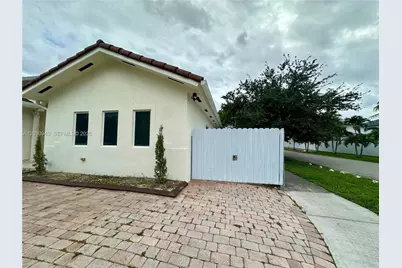15490 SW 10th St, Miami, FL 33194 - Photo 3