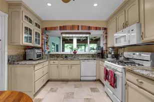 10421 SW 107th St, Miami, FL 33176 - Photo 7
