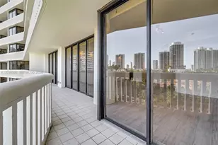 1000 Island Blvd, Aventura, FL 33160 - Photo 23