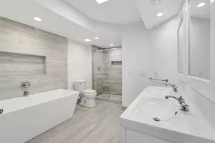 1000 Island Blvd, Aventura, FL 33160 - Photo 47