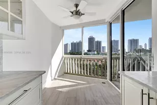 1000 Island Blvd, Aventura, FL 33160 - Photo 17