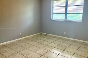 2801 NW 47th Terrace, Lauderdale Lakes, FL 33313 - Photo 9