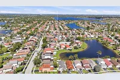 2160 NW 188th Ter, Pembroke Pines, FL 33029 - Photo 45