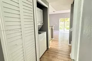 687 SW 10th St, Florida City, FL 33034 - Photo 3
