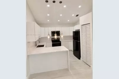 18145 NW 61st Ave, Hialeah, FL 33015 - Photo 9