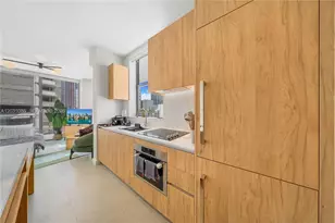 11 NE 6th St, Miami, FL 33132 - Photo 9