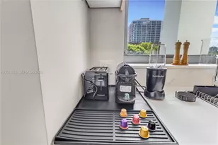 11 NE 6th St, Miami, FL 33132 - Photo 27
