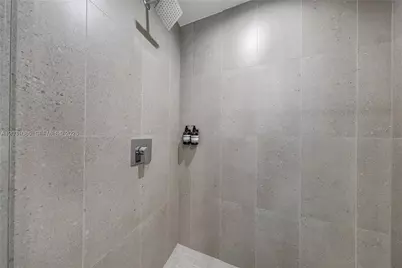 11 NE 6th St #301, Miami, FL 33132 - Photo 25