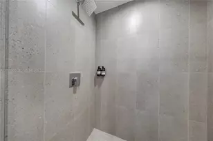 11 NE 6th St, Miami, FL 33132 - Photo 25