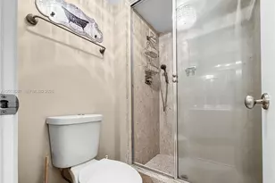 1800 NE 114th St, Miami, FL 33181 - Photo 25