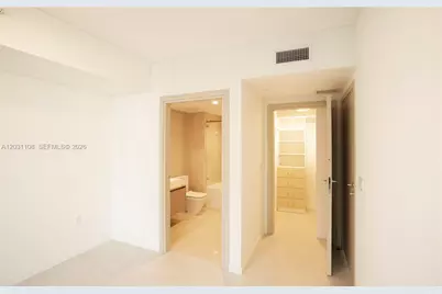 1000 Brickell Plz #4609, Miami, FL 33131 - Photo 17