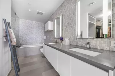 88 SW 7th St #3208, Miami, FL 33130 - Photo 5