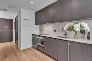 20 NE 11th St, Miami, FL 33132 - Photo 1