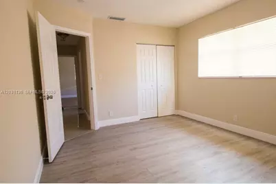 4041 NW 30th Ter, Lauderdale Lakes, FL 33309 - Photo 5