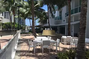 31 SE 5th St, Miami, FL 33131 - Photo 9