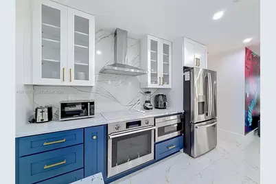 2216 NE 18th Ave, Wilton Manors, FL 33305 - Photo 25