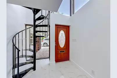 2216 NE 18th Ave, Wilton Manors, FL 33305 - Photo 11