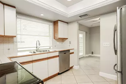 6119 NW 18th Ct, Margate, FL 33063 - Photo 7