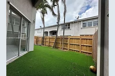 8042 NW 114th Pl, Doral, FL 33178 - Photo 9