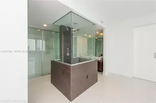 1040 Biscayne Blvd, Miami, FL 33132 - Photo 11