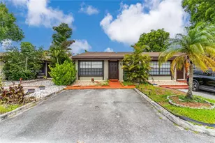 2330 Plum Ct, Pembroke Pines, FL 33026 - Photo 1