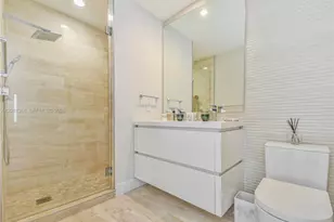 100 S Pointe Dr, Miami Beach, FL 33139 - Photo 25