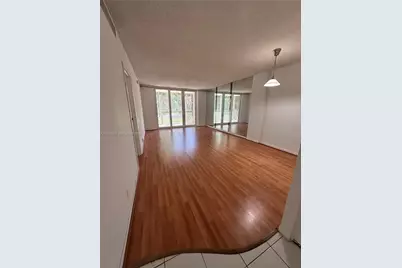 250 Jacaranda Dr #305, Plantation, FL 33324 - Photo 7