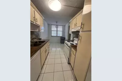 250 Jacaranda Dr #305, Plantation, FL 33324 - Photo 5