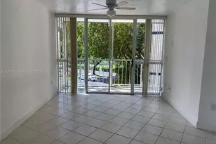 7075 NW 186th St, Hialeah, FL 33015 - Photo 9